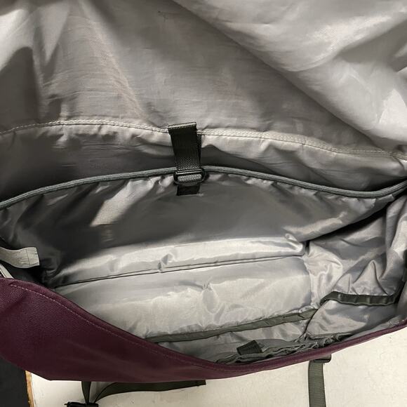 Patagonia Half Mass Messenger Bag Maroon Crossbody Organizer Commuter Travel - Picture 9 of 9